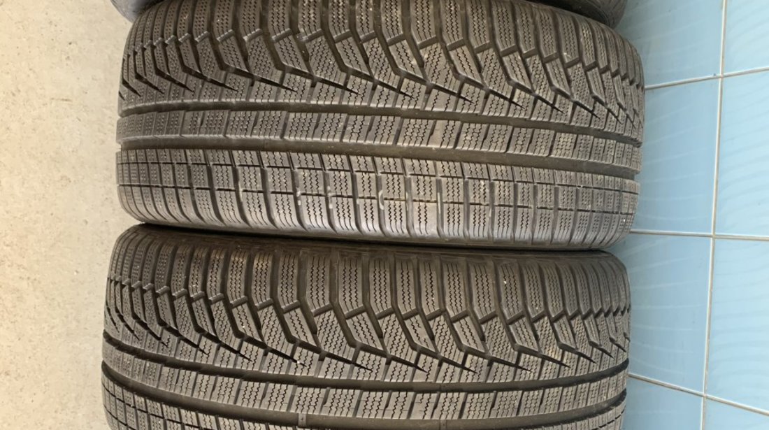 Vând 4 anvelope 255/40/19 hankook de iarnă ca noi