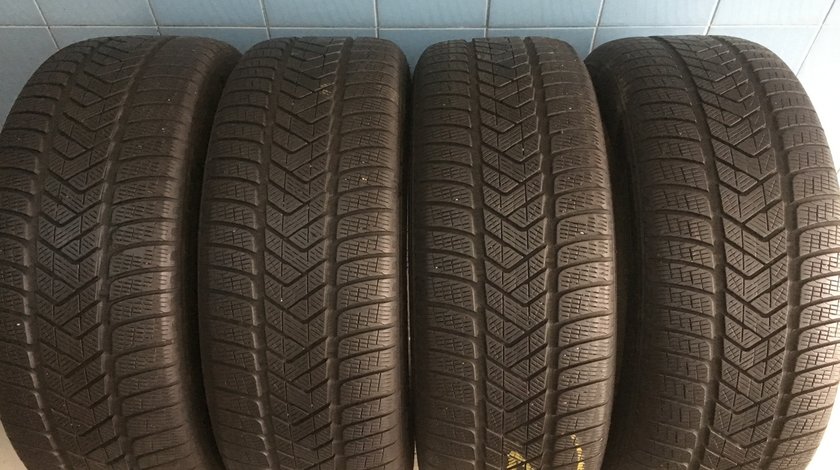 Vând 4 anvelope 255/55/20 Pirelli de iarna ca noi