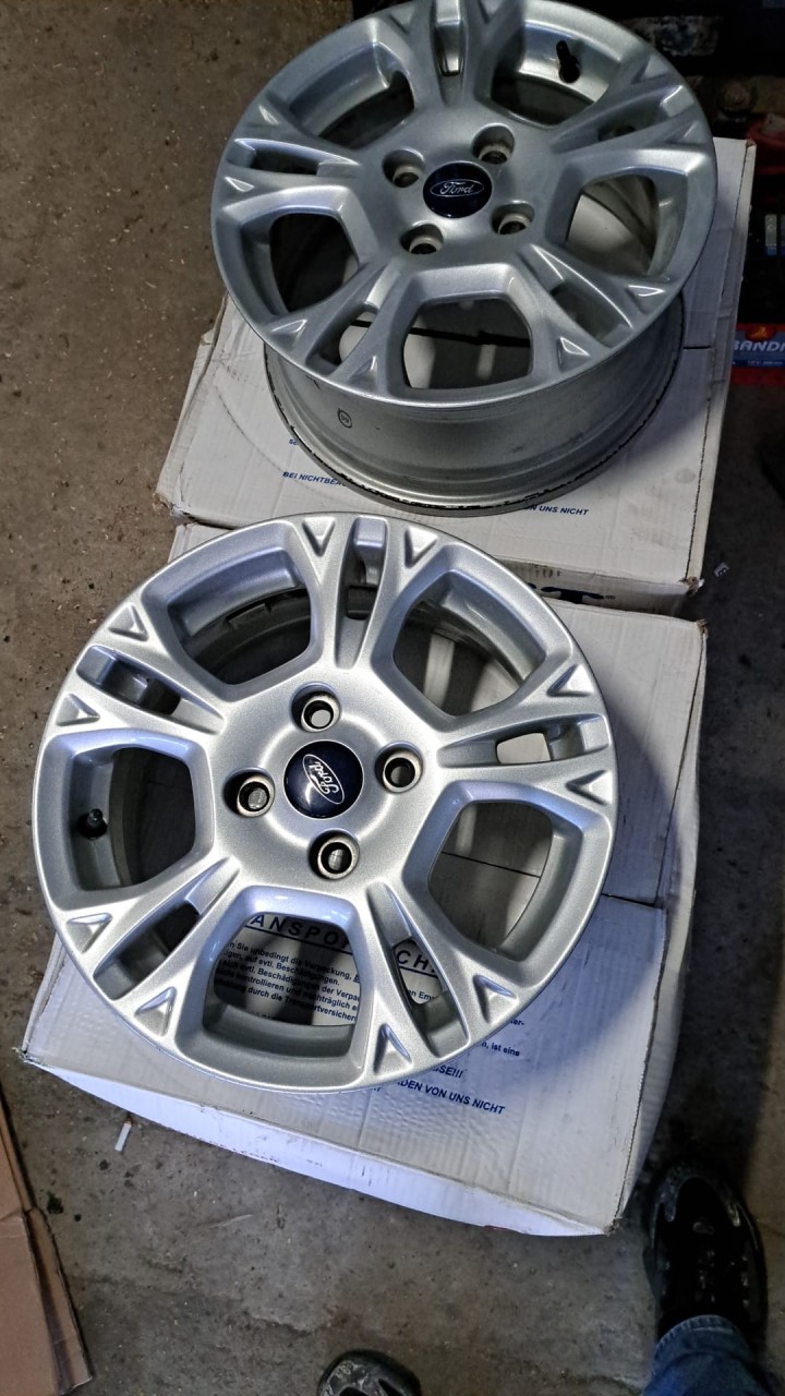 Vând 4 jante originale  marca FORD 15 țoli