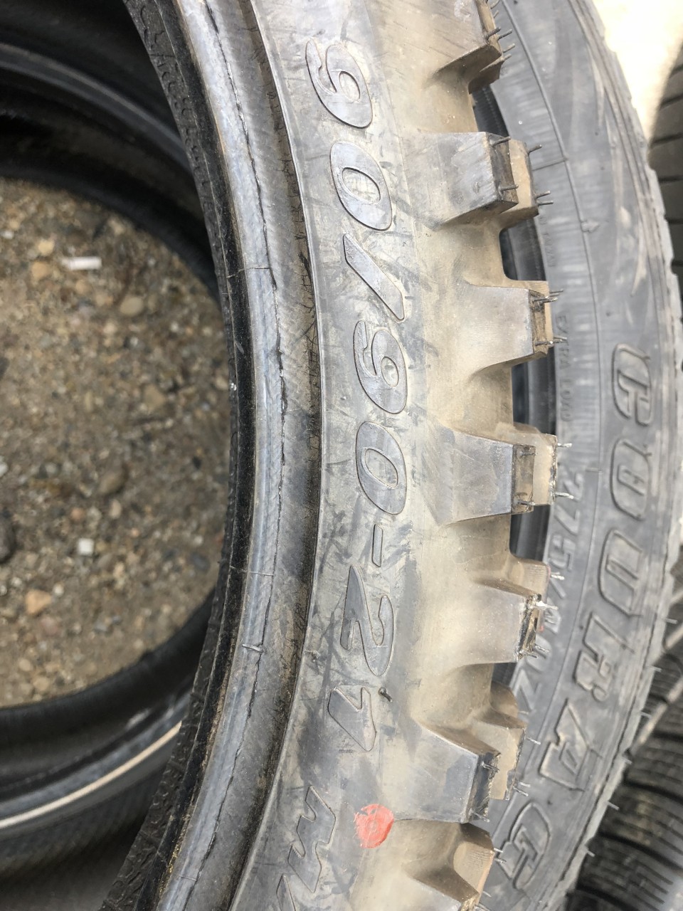 Vând anvelopă 90/90/21 Pirelli nouă