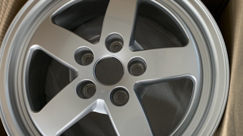 Vând jante originale Audi A4 pe 16” noi