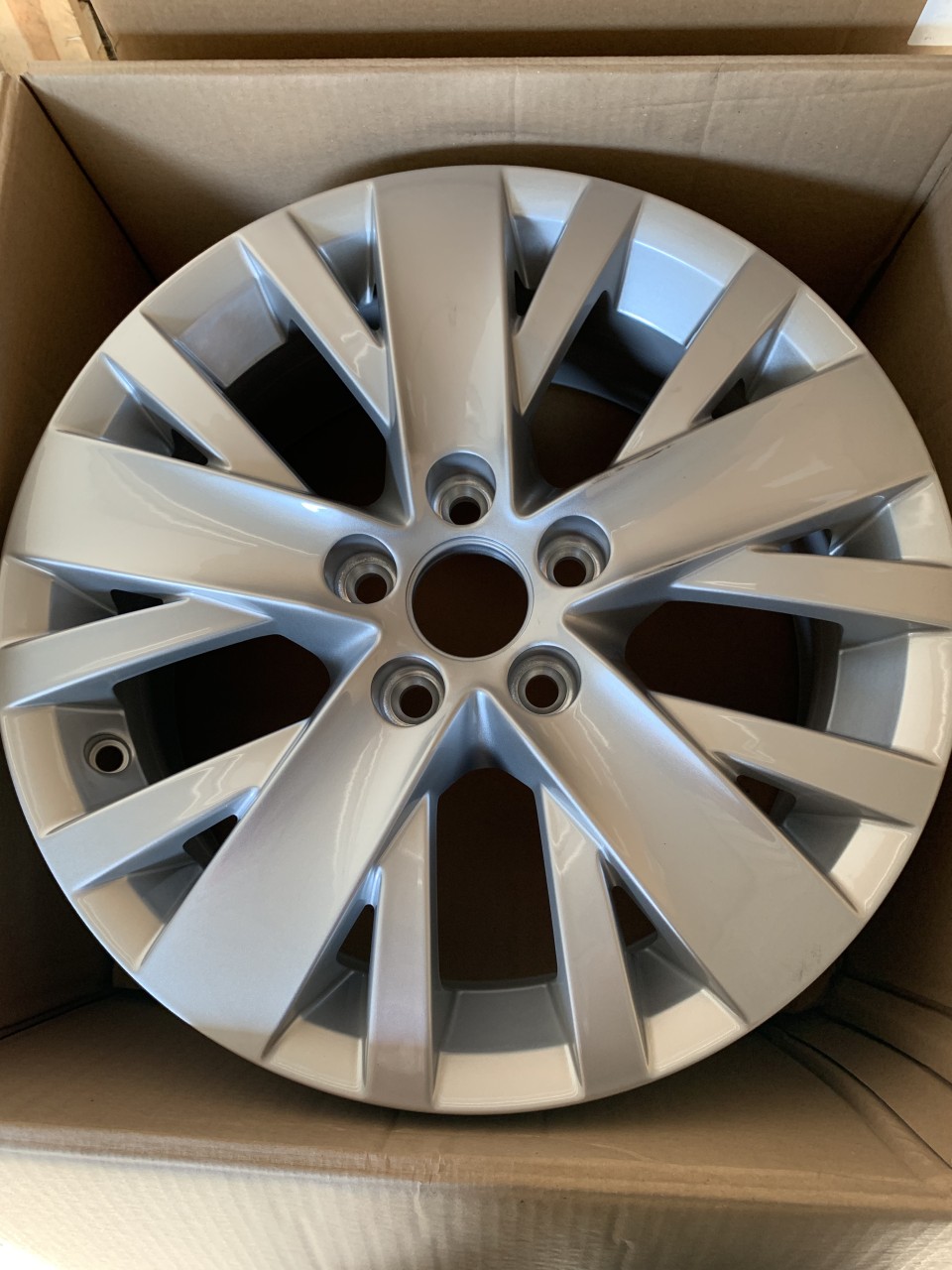 Vând jante originale Volkswagen polo pe