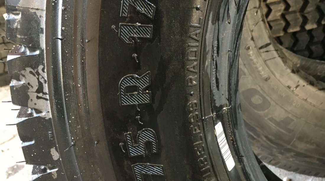 Vând o anvelopa 225/75/17.5 Pirelli nouă