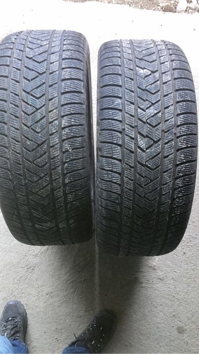Vând Set 2 buc Pirelli 325/35 R22 Dot 2022