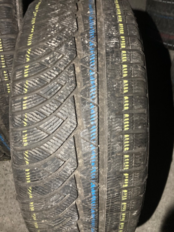 Vând set 4 buc 225/50 R18 Michelin