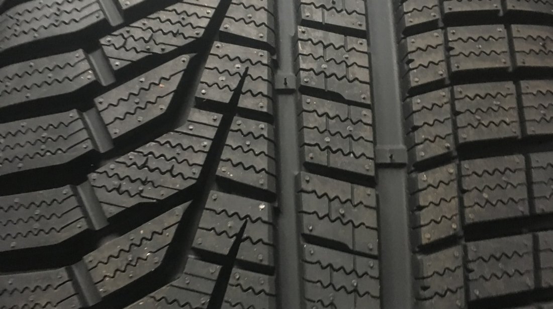 Vând set anvelope 245/45/18-275/40/18 hankook de iarna noi