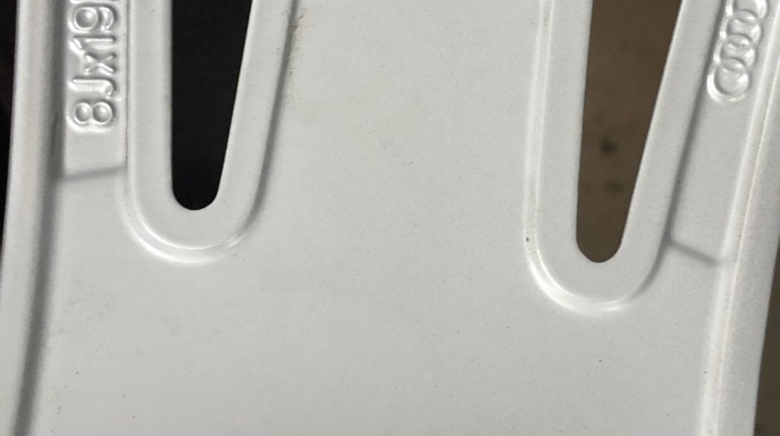 Vând set jante originale Audi pe 19” noi cu anvelope noi de iarnă