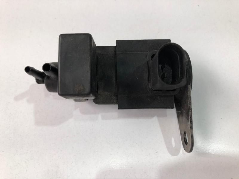 Valva solenoid 057906630a Audi A8 D3/4E [2002 - 2005]