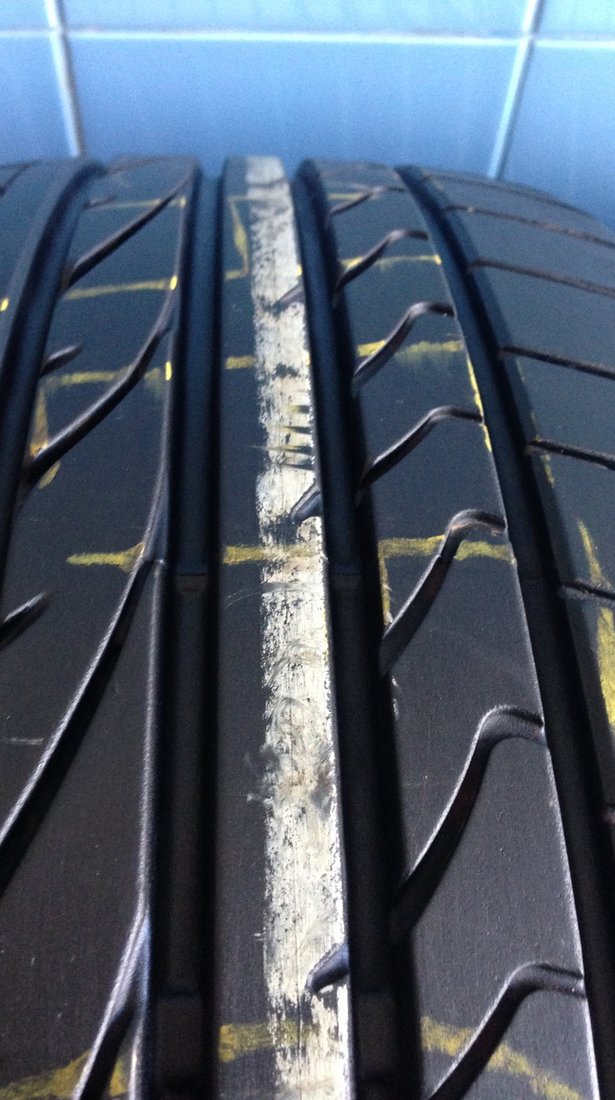 vand 2 anvelope 235/55/19 bridgestone de vara ca noi