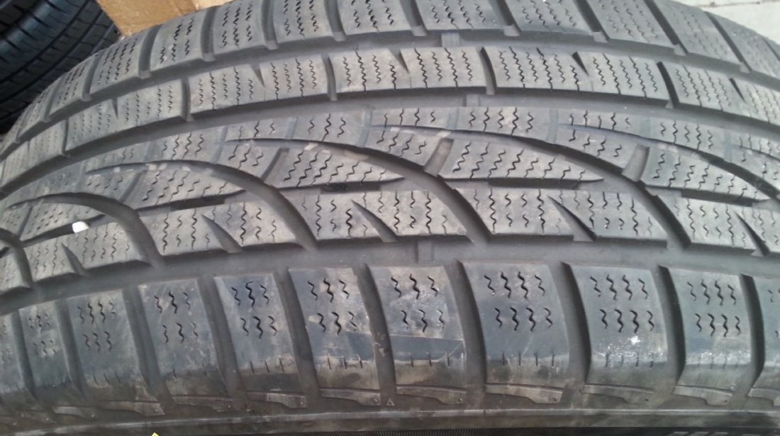 Vand 2 anvelope SH iarna Hankook 225 60 18