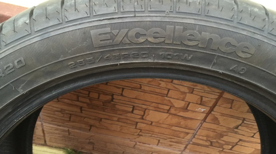 Vand 4 anvelope vara goodyear excellence 255 45 20 impecabile !