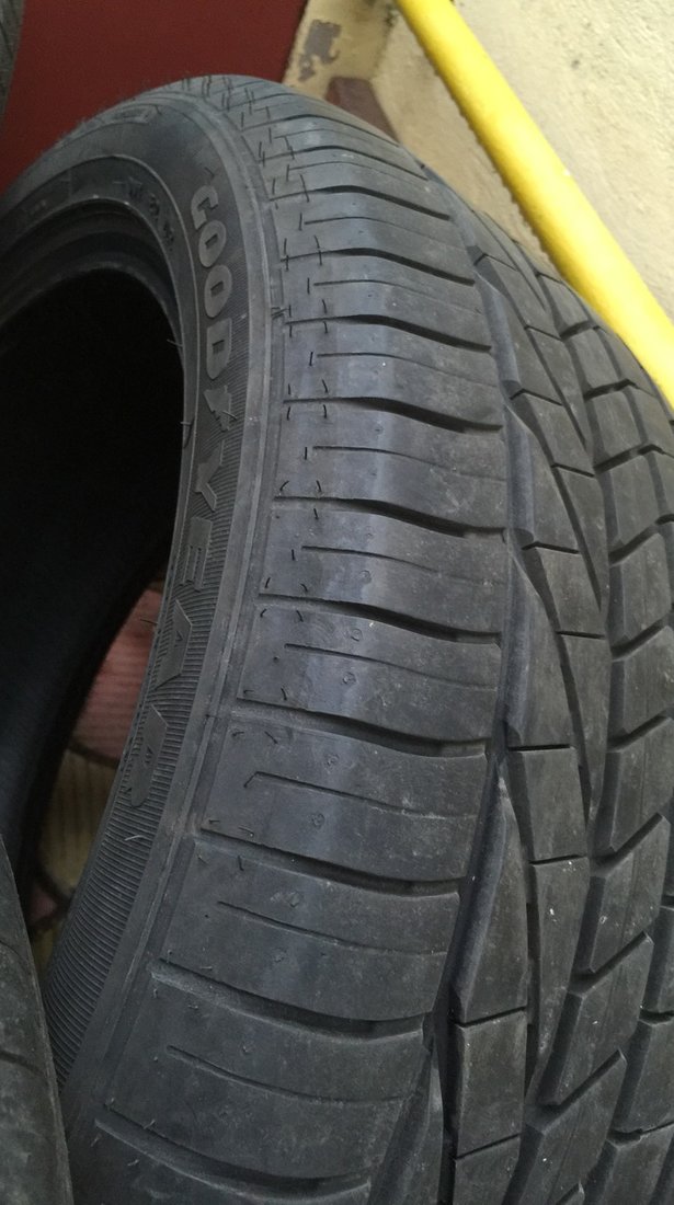 Vand 4 anvelope vara goodyear excellence 255 45 20 impecabile !