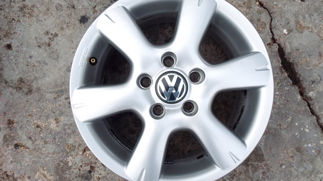 vand 4 jante aliaj pe 15" originale  vw golf 5,6,7,octavia 2,seat pret 900 ron toate 4