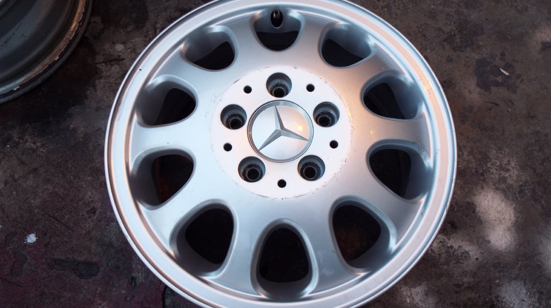 vand 4 jante de aliaj pe 15" org mercedes clasa A si vaneo pret 600ron toate4