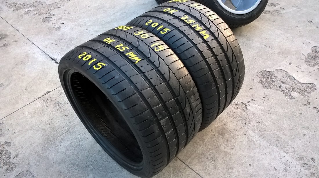 Vand doua anvelope de vara 305 30 19 pirelli p zero