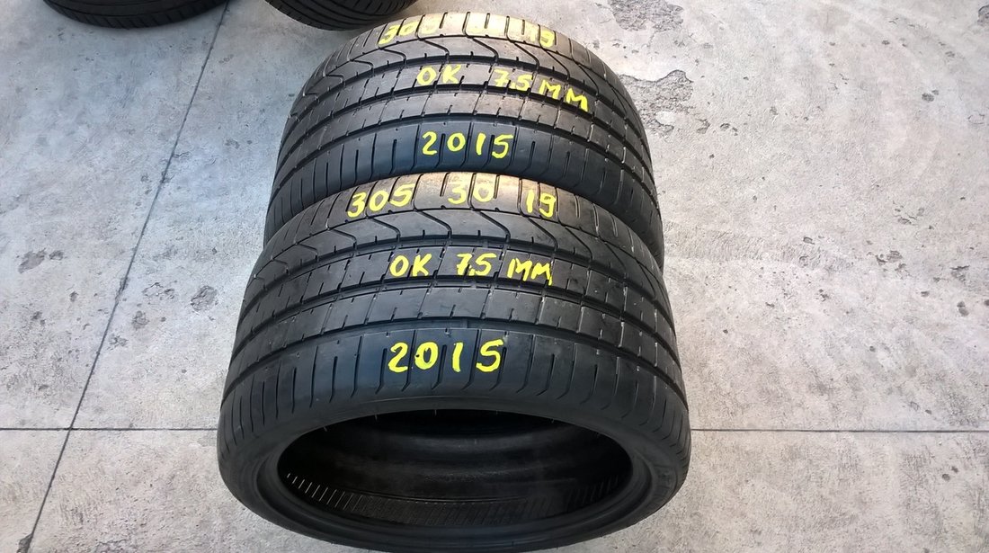 Vand doua anvelope de vara 305 30 19 pirelli p zero