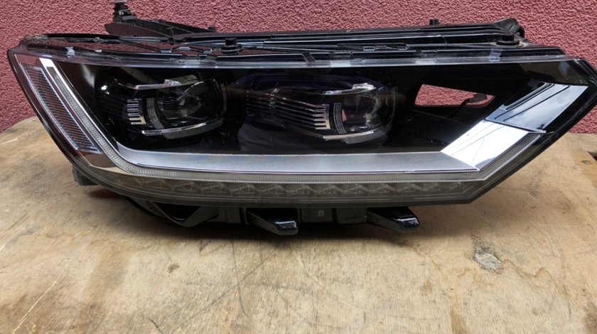 Vand far led dreapta VW Passat 2016