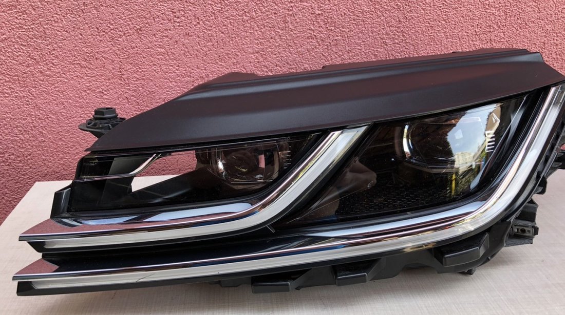 Vand far led stanga VW Arteon