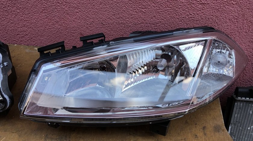 Vand far stanga nou original Renault Megane 2 2002 2005