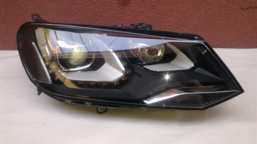 Vand far xenon dreapta VW Touareg 2012