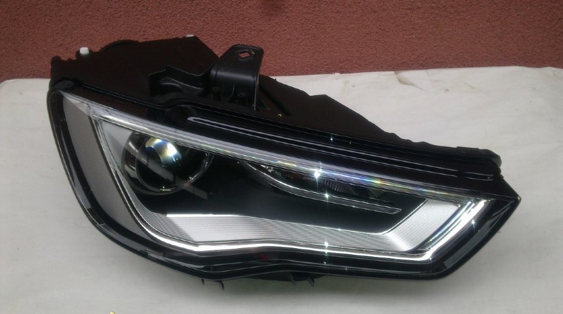 Vand Far xenon led nou dreapta audi a3 2014