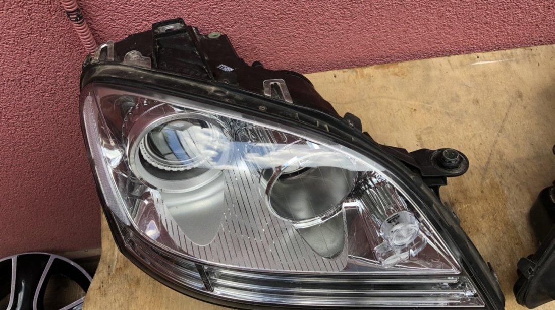 Vand far xenon stanga dreapta Mercedes ML W164 2008