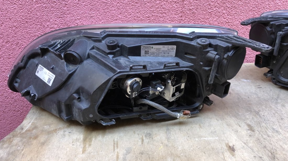 Vand far xenon stanga dreapta Volvo V40 2014