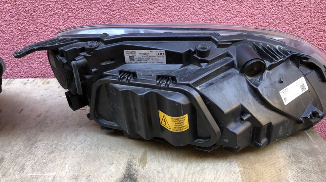 Vand far xenon stanga dreapta Volvo V40 2014