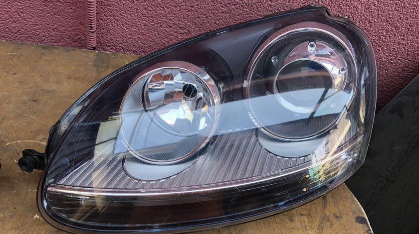 Vand far xenon stanga dreapta VW Golf 5 Jetta
