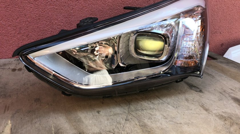 Vand far xenon stanga Hyundai Santa Fe 2014