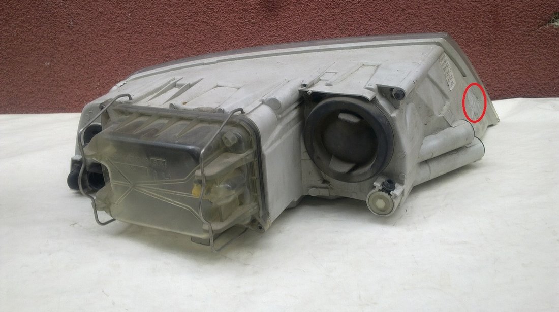 Vand far xenon stanga Skoda Octavia 2 2006