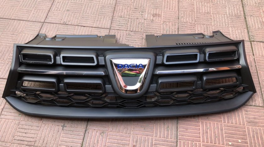 Vand grila cu emblema noua originala Dacia Logan Sandero 2013 2020