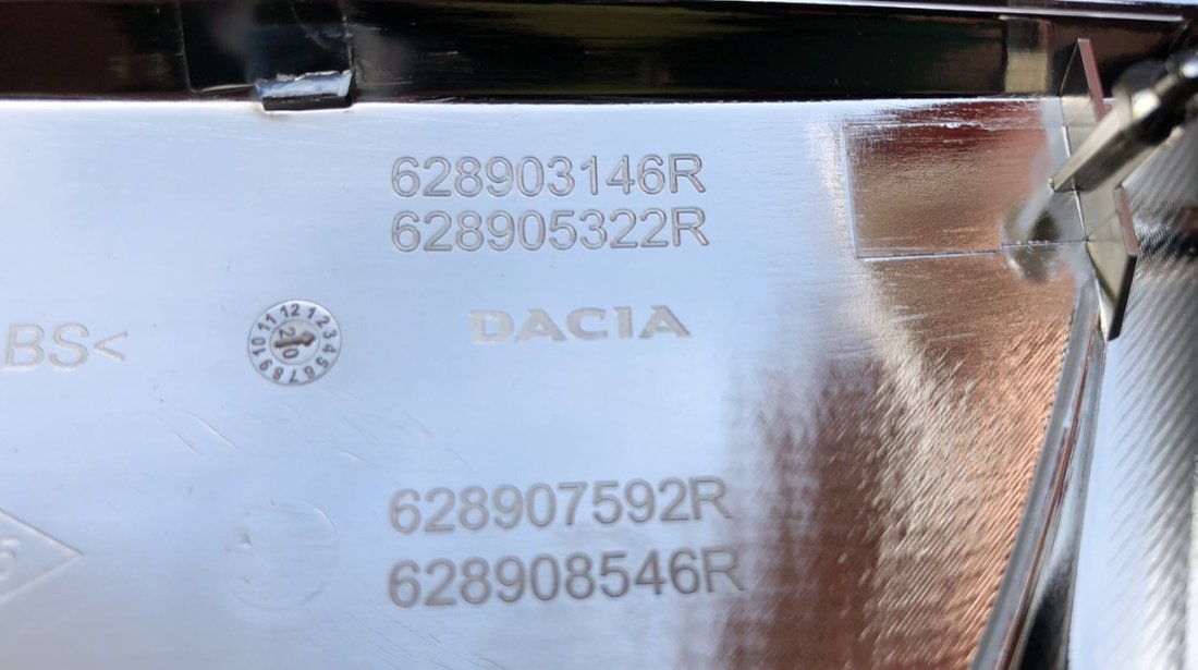 Vand grila cu emblema noua originala Dacia Logan Sandero 2013 2020