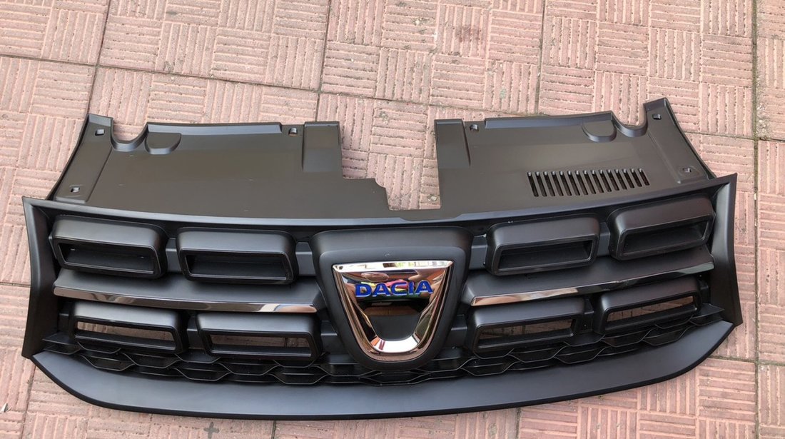 Vand grila cu emblema noua originala Dacia Logan Sandero 2013 2020
