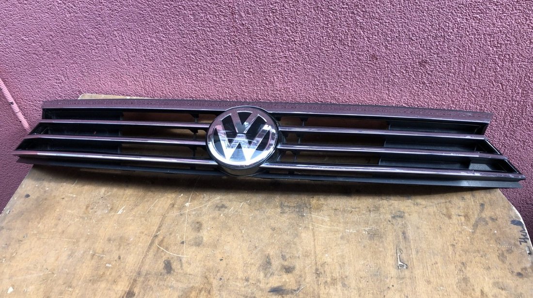 Vand grila fata VW Passat B8 2016