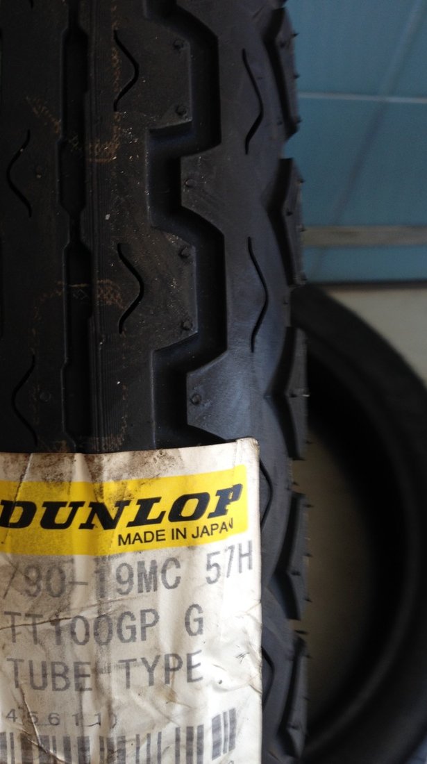 vand o anvelopa 100/90/19 dunlop noua