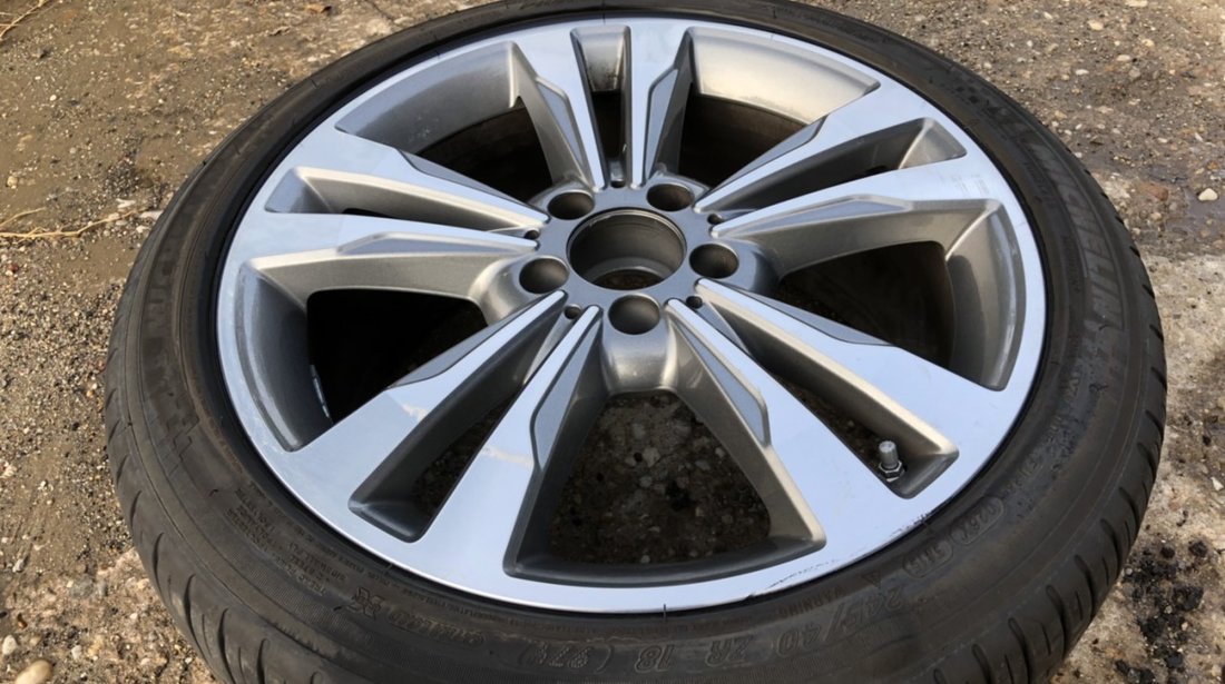 Vand o janta aliaj pe 18 pt Mercedes E W212 A2124015702