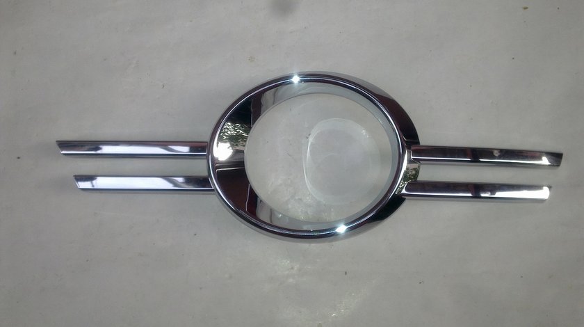 Vand ornament crom grila proiector Mercedes W204
