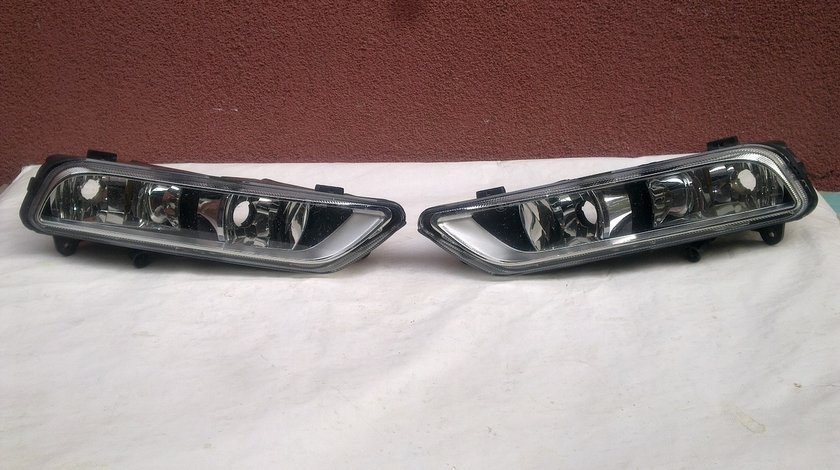 Vand proiectoare VW Passat 2012