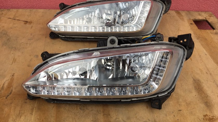 Vand proiector LED stanga Hyundai Santa Fe 2014