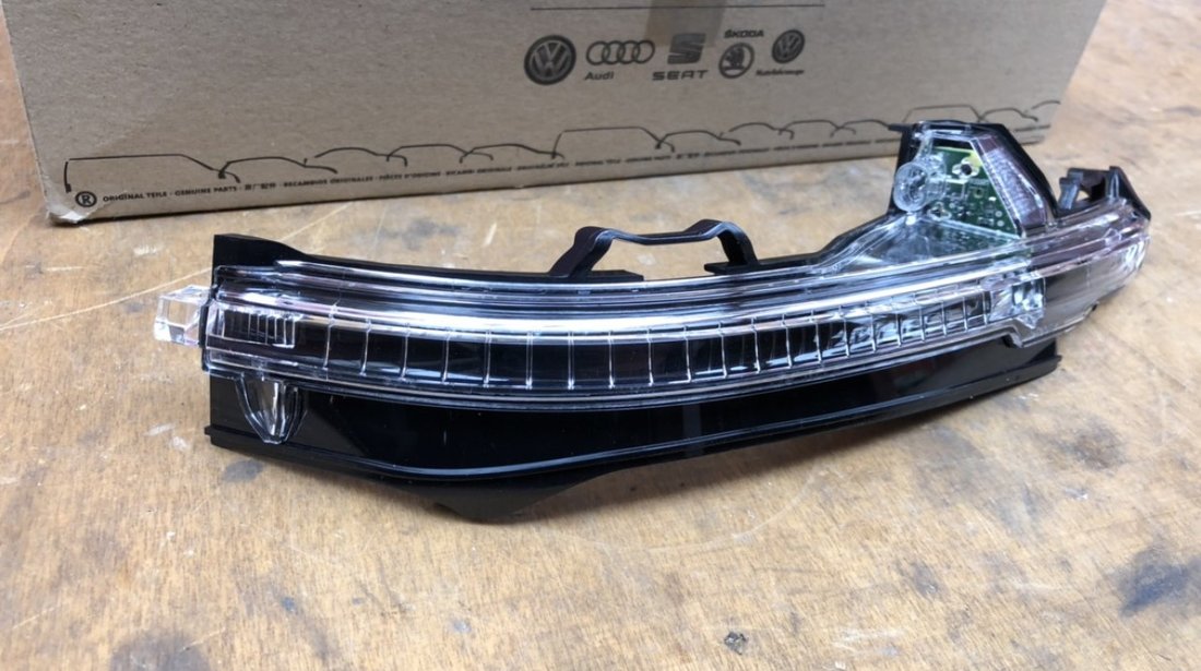 Vand semnalizare oglinda dreapta Audi Q7 2017 4M0949102A