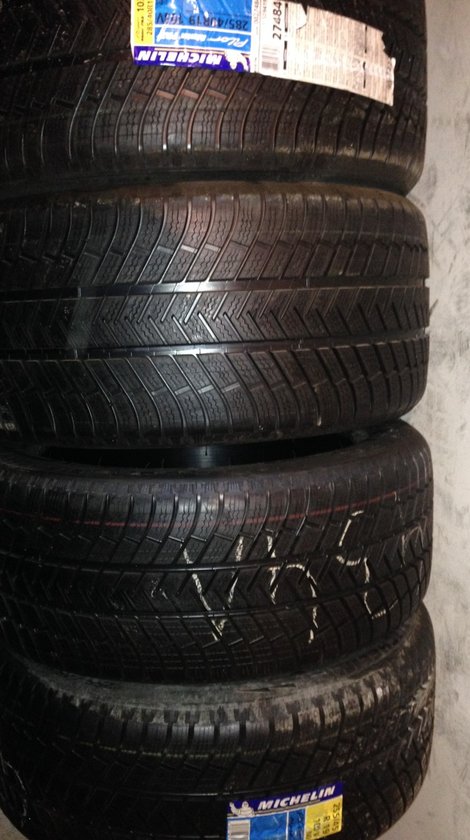 Vand set anvelope 255/45/19-285/40/19 michelin de iarna noi