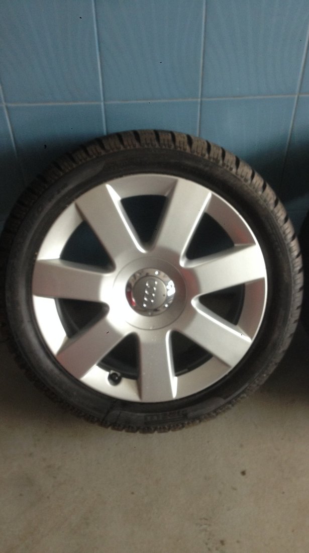 Vand set jante originale noi ptr Audi A2,A3 pe 17"echipate cu anvelope pirelli de iarna