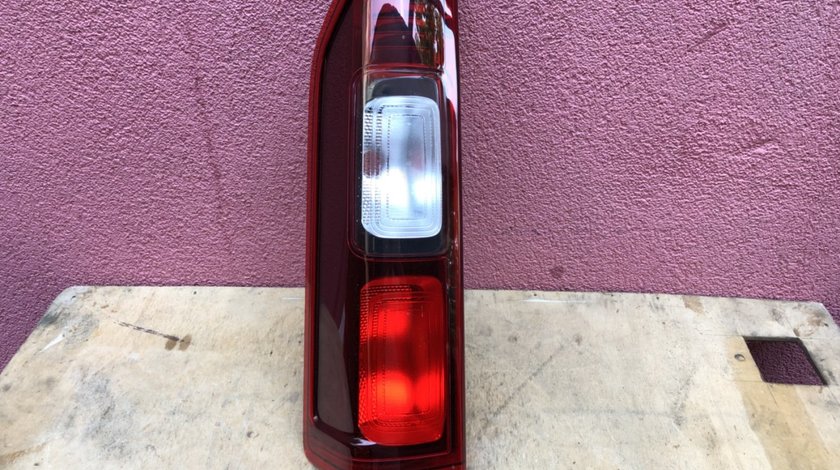 Vand stop stanga Renault Trafic 2015