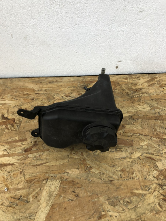 Vas expansiune BMW E87 120i hatchback 2006 (cod intern: 11122)