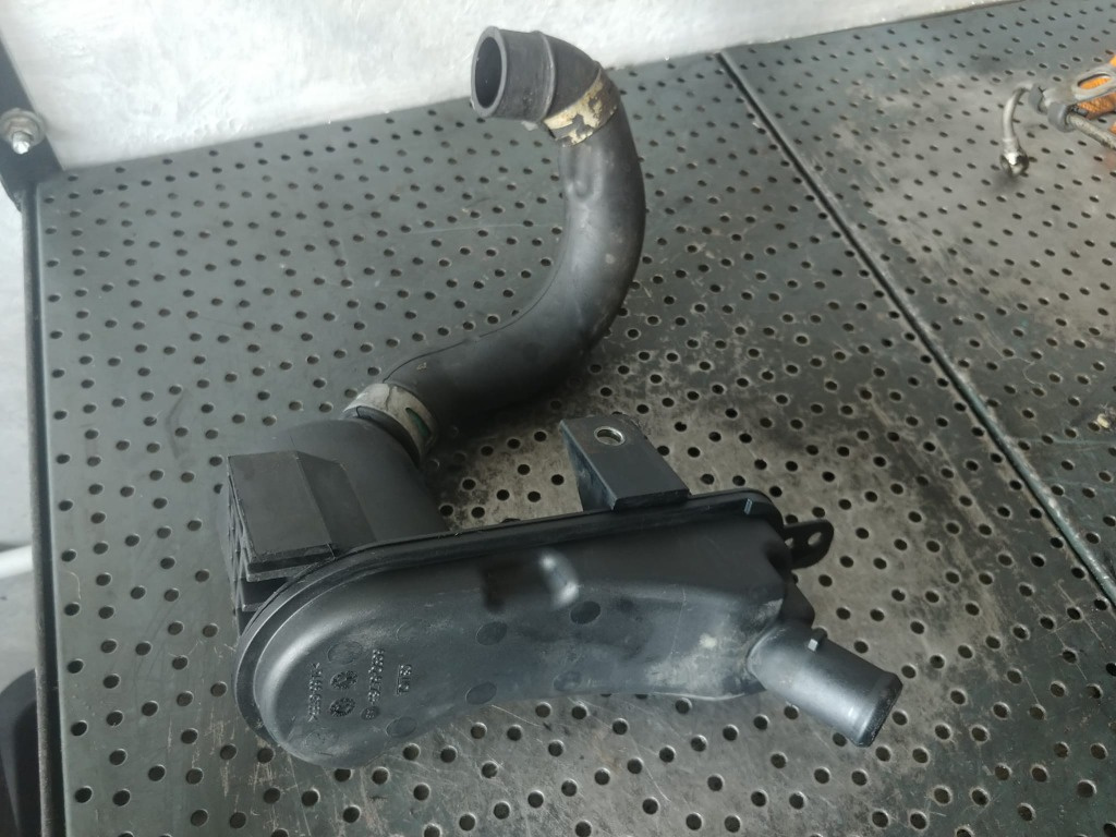 Vas filtru epurator 1.8 tdci ford c-max transit connect 6g9q-6a785-ab