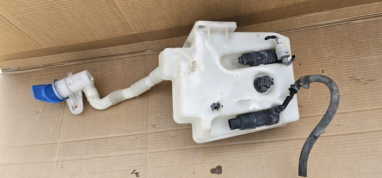 Vas lichid parbriz Audi A3 8P 2006 2007 2008 2009 2010 2011