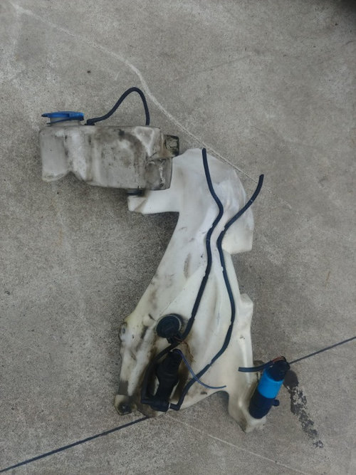 Vas lichid parbriz cu pompite audi a4 b7 8e0955451ar