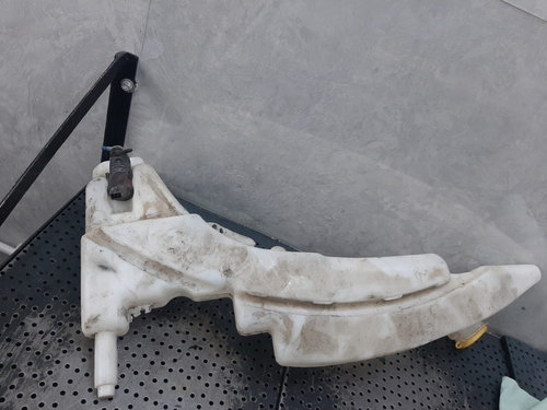 Vas lichid parbriz ford focus 1 1998-2004 xs41-17618-c