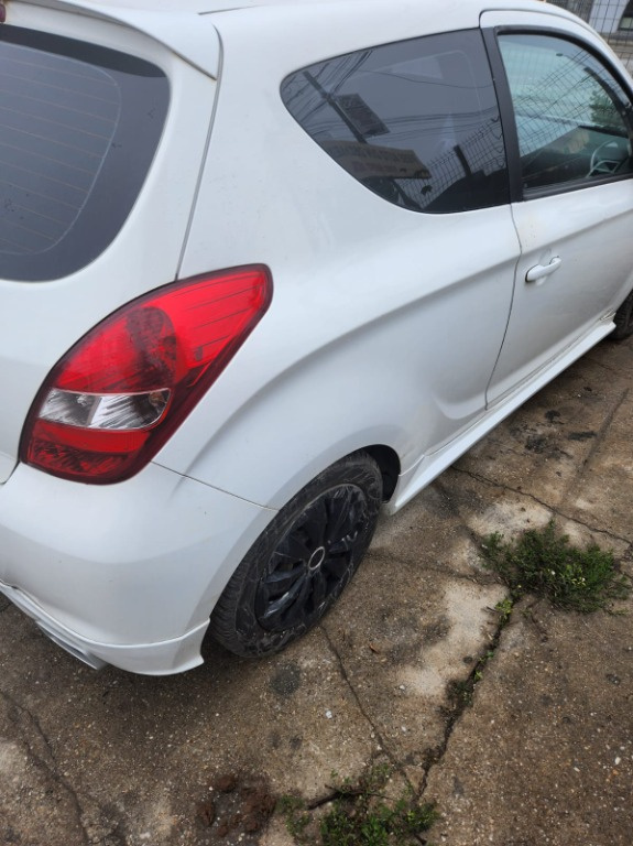 Vas lichid parbriz Hyundai i20 1.2 G4LA an de fabricatie 2010